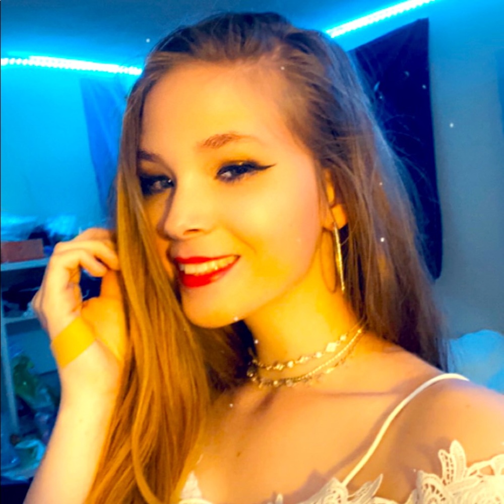 Meet your Posher, Cassie